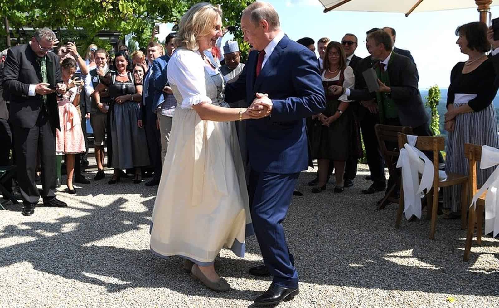 Putin dancing